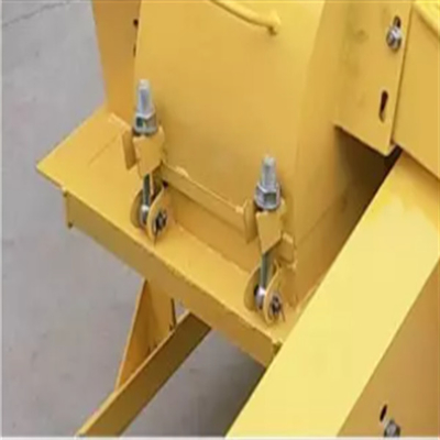 Penuh Otomatis 600kg / H 11kw Mesin Serbuk Gergaji Kayu Pulverizer 400mm Dia Disc