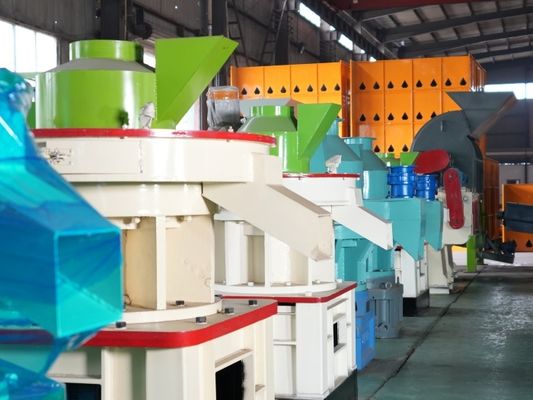 Mesin Pembuat Pelet Kayu 2-12mm Pertanian Komersial Dengan Mesin Diesel