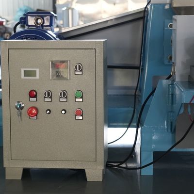 Pabrik Mesin Pelet Pakan Ikan Skala Besar 3 Sampai 12mm 0.4kw Feeding Power