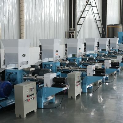 Pabrik Mesin Pelet Pakan Ikan Skala Besar 3 Sampai 12mm 0.4kw Feeding Power