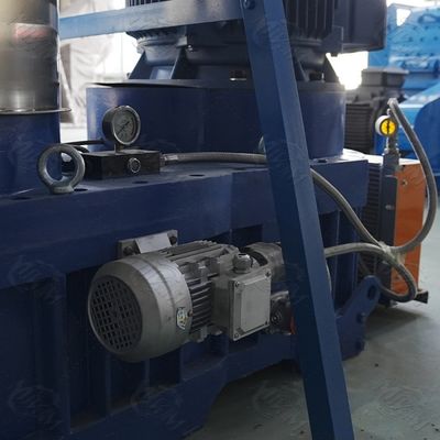 Mesin Pembuat Pelet Kayu Bahan Bakar Kayu OEM 100-4000kg / H Dengan Mesin Diesel