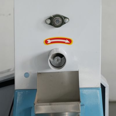 1.5*1.1*0.8m Mini Floating Fish Feed Machine Pelleting 60 Sampai 700kg/ H