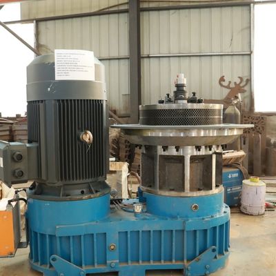 Pakan Pabrik Pelet Kayu Kecil Penggunaan Rumah 600kg / H 400kg / H Ramah Lingkungan