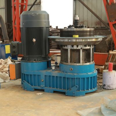 1 Sampai 10 T / H 1.1kw Ring Die Wood Pellet Machine Lini Produksi SKF Bearings