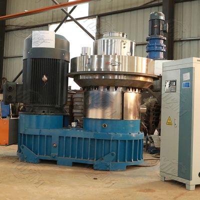 Alfalfa Bagasse Biofuel Mesin Pembuat Pelet Plastik 5000kg / H 2mm