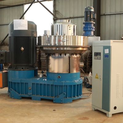 CE Biomass Spruce Pellet Mill Line Mesin Pelet Kayu 800-1000kg / jam